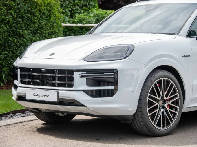 Porsche Cayenne 3.0 V6 E-hybrid 25.9Kwh Black Edition Coupe Pe YK26AWZ Black #11
