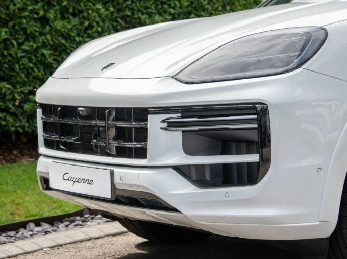 Porsche Cayenne 3.0 V6 E-hybrid 25.9Kwh Black Edition Coupe Pe YK26AWZ Black #9