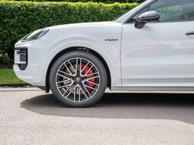 Porsche Cayenne 3.0 V6 E-hybrid 25.9Kwh Black Edition Coupe Pe YK26AWZ Black #20