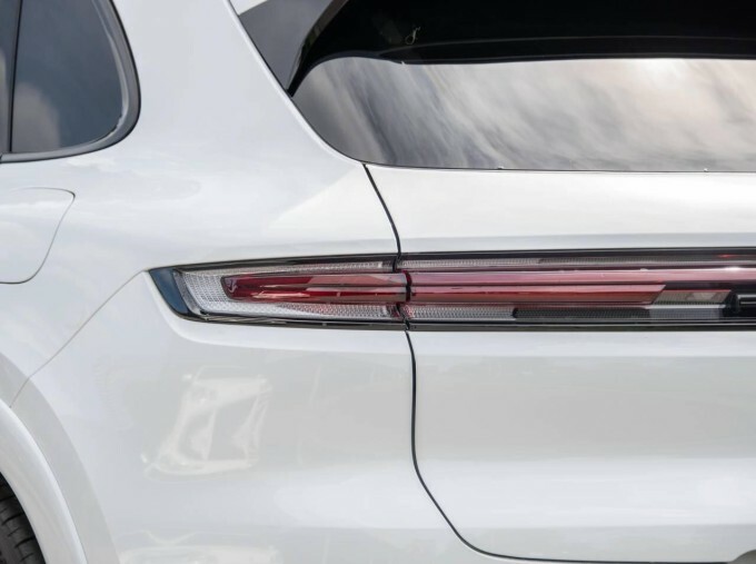 Porsche Cayenne 3.0 V6 E-hybrid 25.9Kwh Black Edition Coupe Pe YK26AWZ Black #24