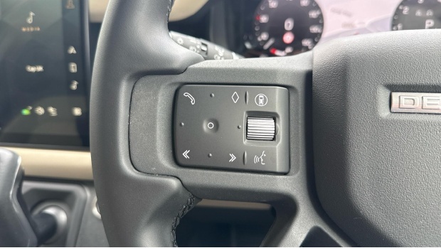 Land Rover Defender 110 2.0 P400e X-dynamic S 110 Black #25