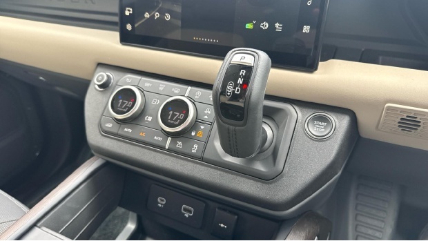 Land Rover Defender 110 2.0 P400e X-dynamic S 110 Black #13