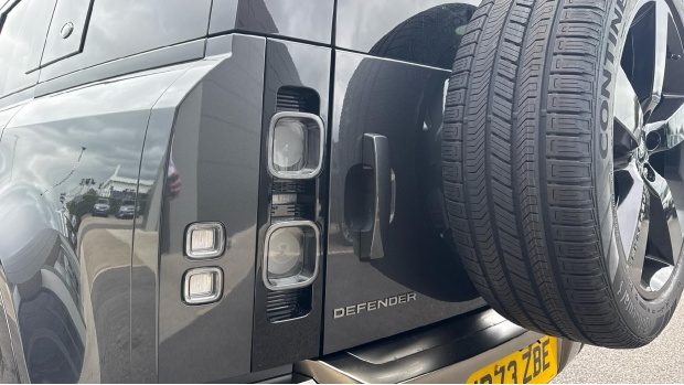 Land Rover Defender 110 2.0 P400e X-dynamic S 110 Black #19