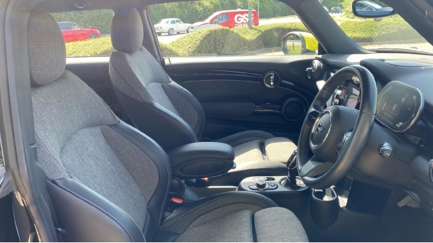 Mini Electric Hatch 135Kw Cooper S Level 2 33Kwh 17In A Black #11