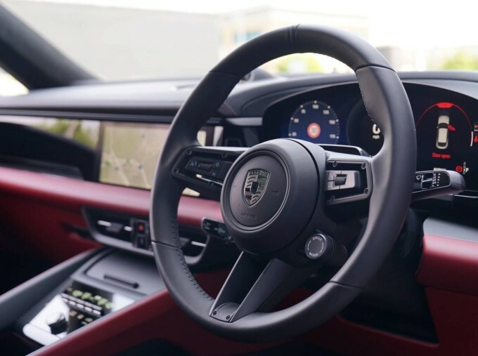 Porsche Macan 100Kwh Turbo 4Wd 5-Door Grey #4
