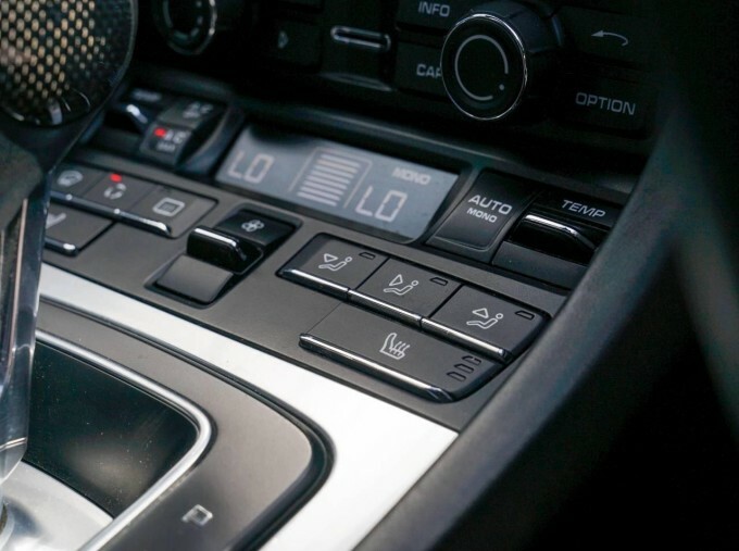 Porsche 911 911 Carrera S Black #33