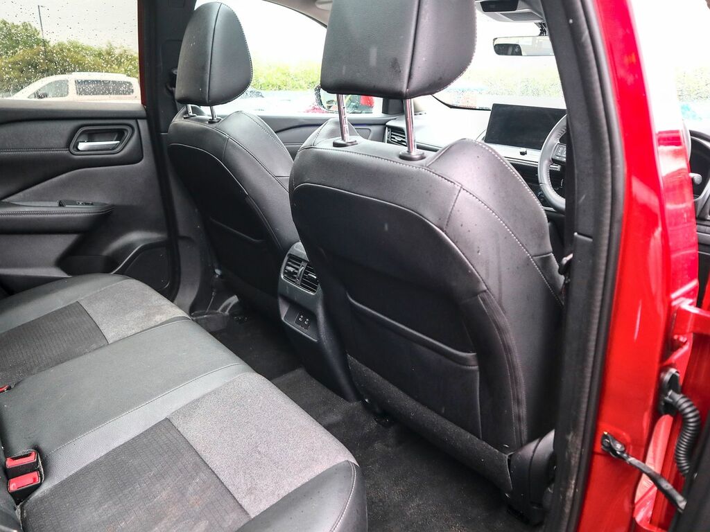 Nissan Qashqai 1.3 N-connecta Dig-t Mhev Xtronic BW24KXF Red #4