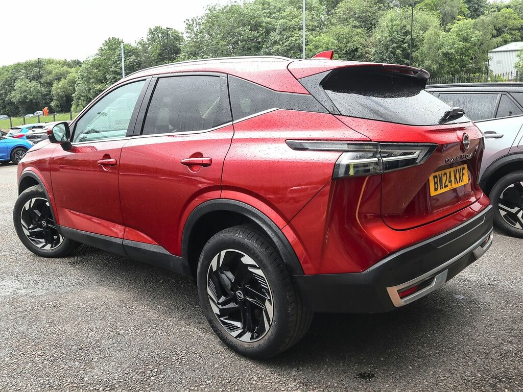 Nissan Qashqai 1.3 N-connecta Dig-t Mhev Xtronic BW24KXF Red #2