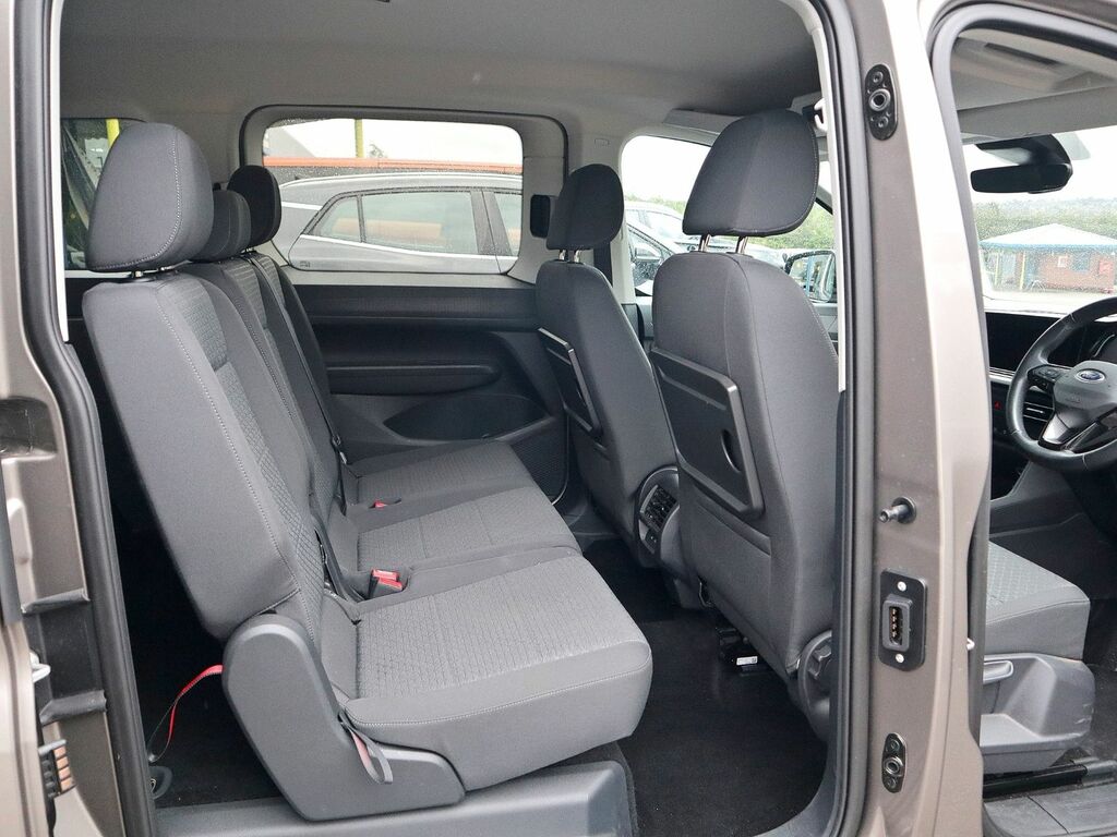 Ford Grand Tourneo Connect 2.0 Titanium Ecoblue Silver #4