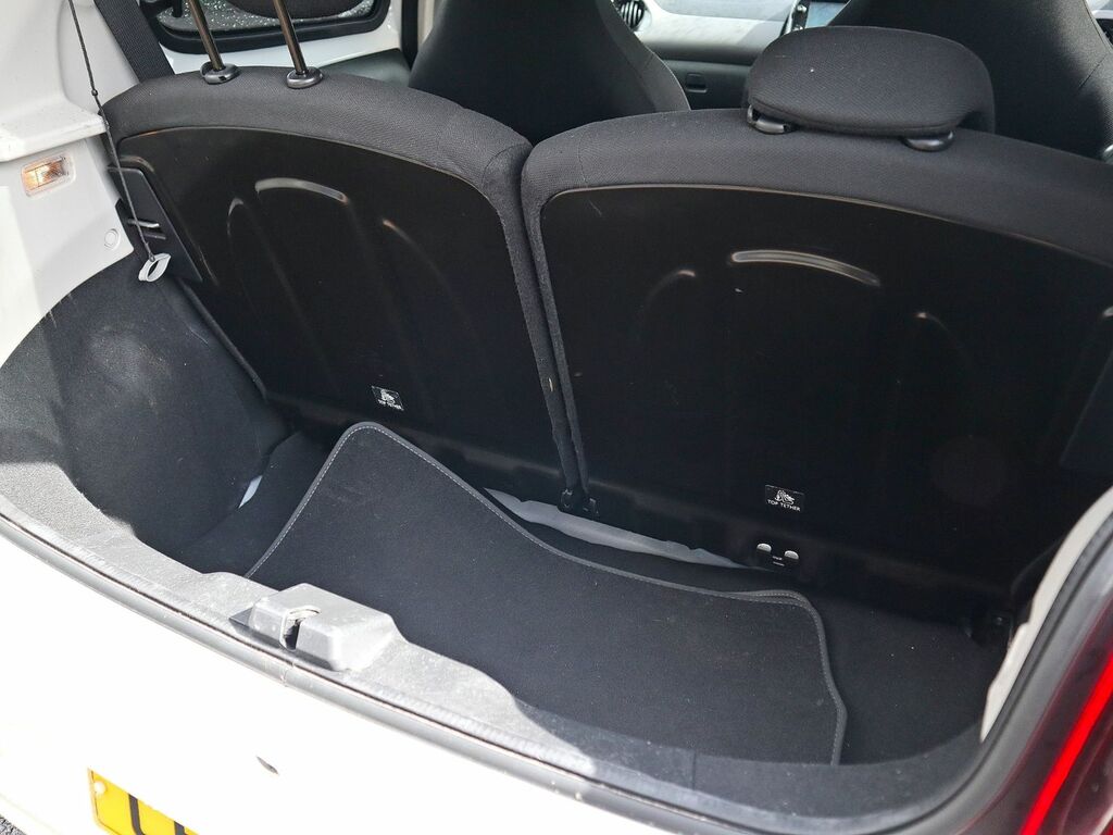 Peugeot 108 Allure White #5