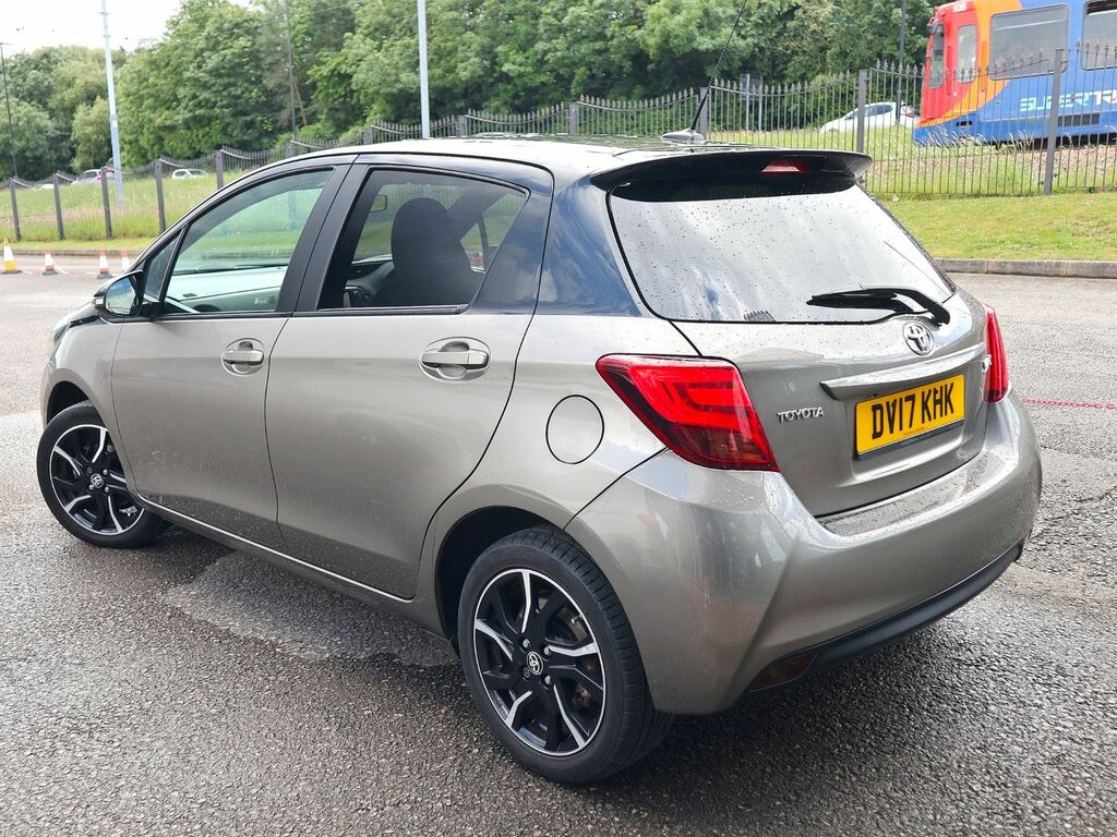 Toyota Yaris Hatchback Red #2