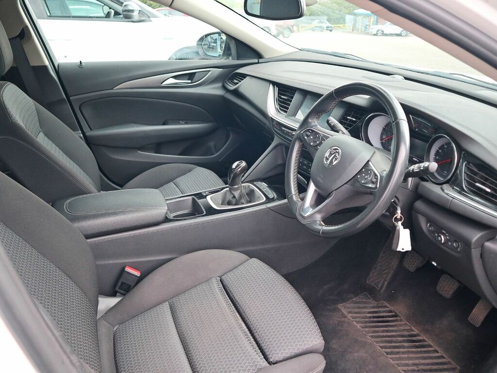 Vauxhall Insignia Grand Sport Se Nav Turbo D White #3