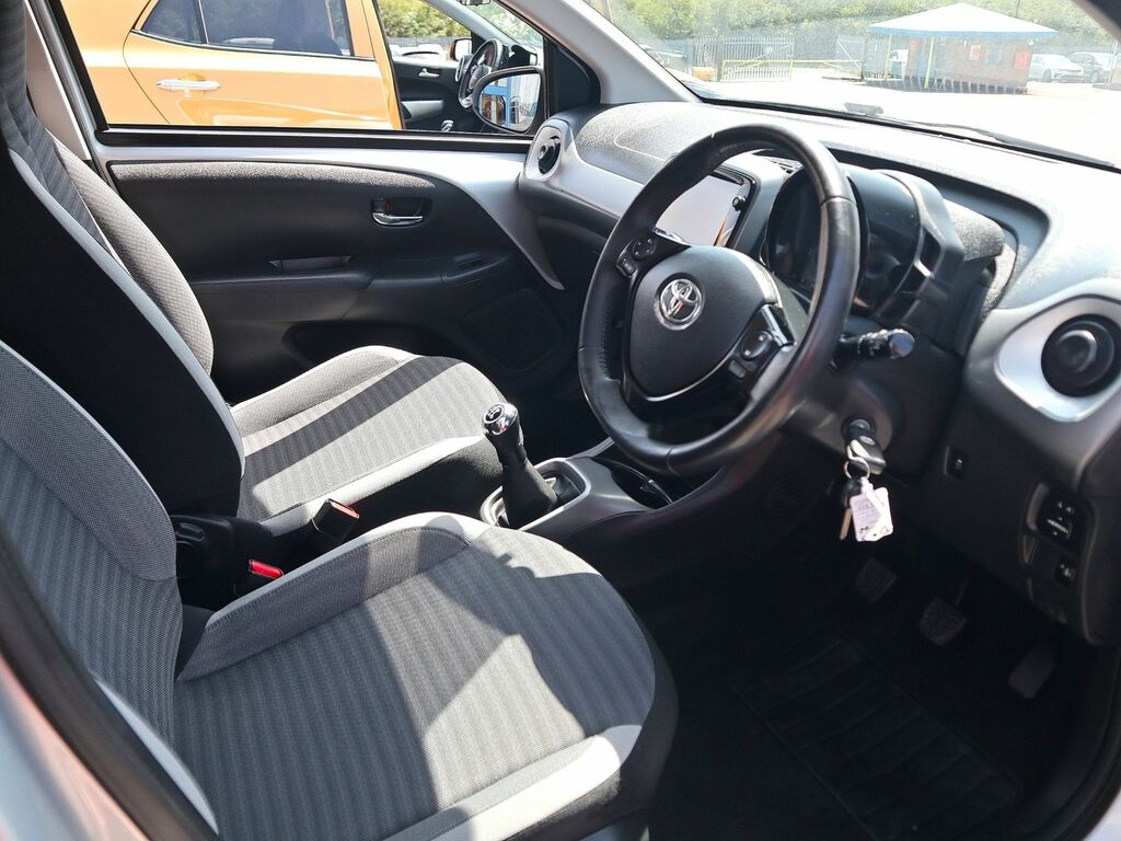 Toyota Aygo X X-trend Vvt-i Silver #3