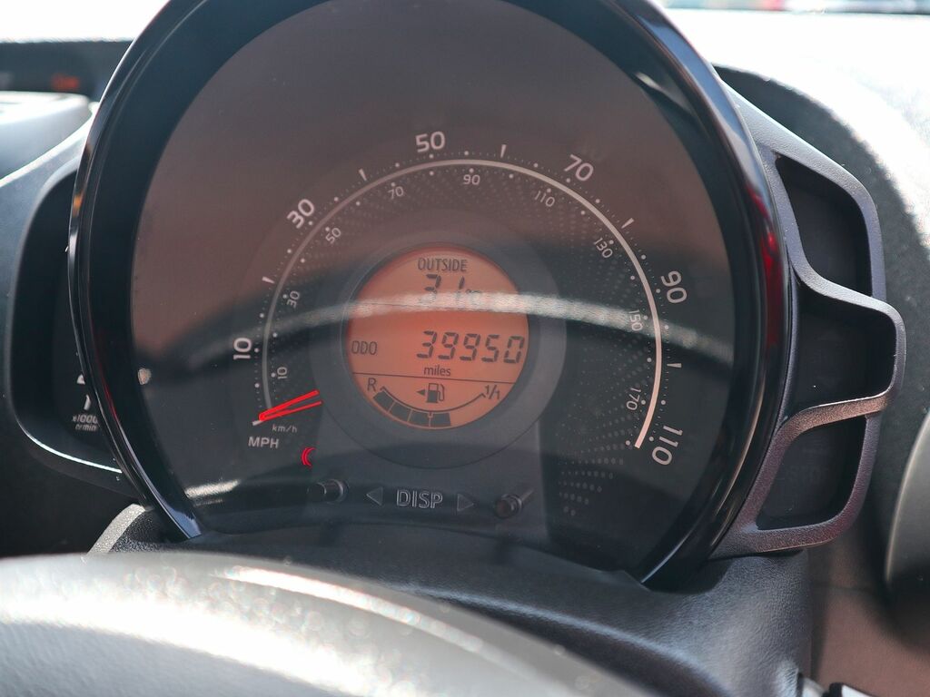 Toyota Aygo X -Play Red #7