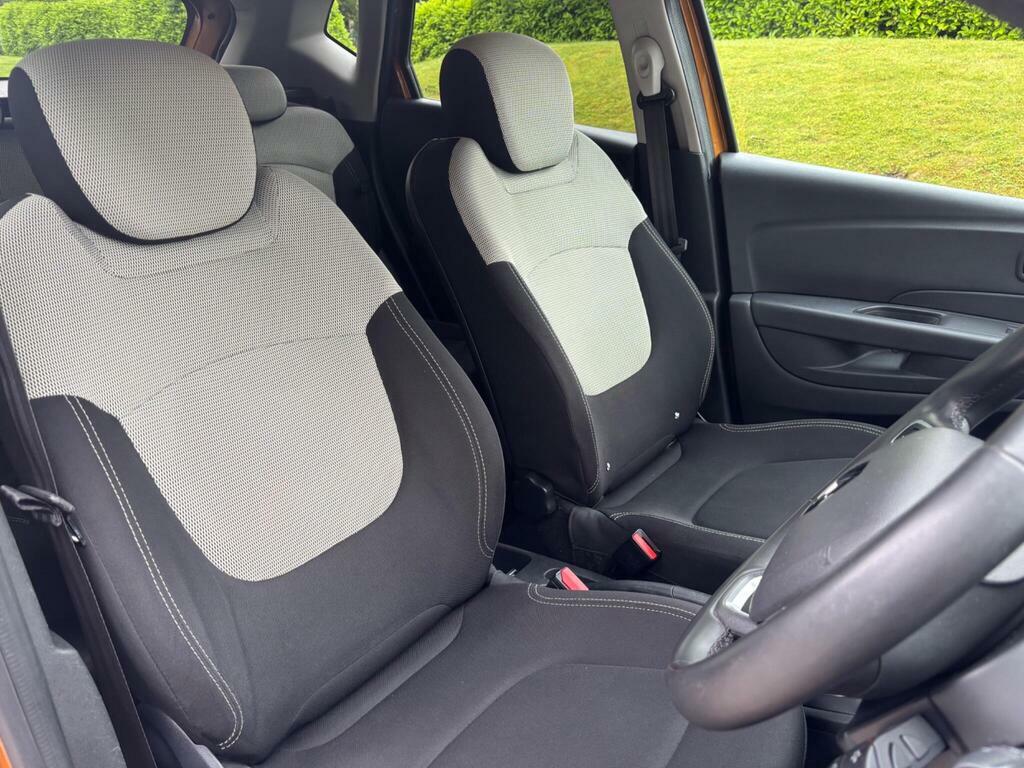Renault Captur 1.5 Iconic Dci 89 Bhp Red #19