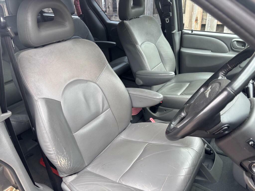 Chrysler Grand Voyager 2.8 Crd Limited Black #22