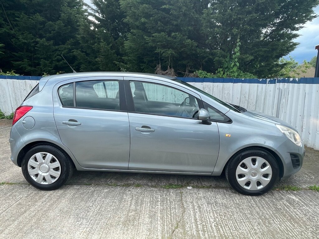 Vauxhall Corsa For Sale 1.4 16V Exclusiv Hatchback Aut VK12UMU Silver #2