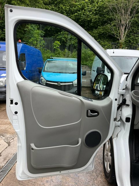 Vauxhall Vivaro 2.0 Low Miles Silver #39