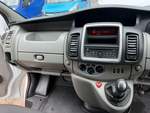 Vauxhall Vivaro 2.0 Low Miles Silver #27