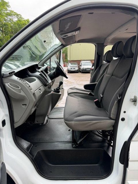 Vauxhall Vivaro 2.0 Low Miles Silver #29