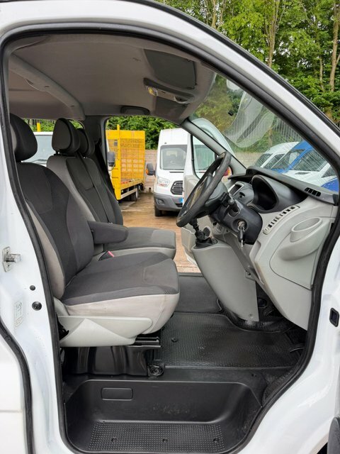 Vauxhall Vivaro 2.0 Low Miles Silver #22