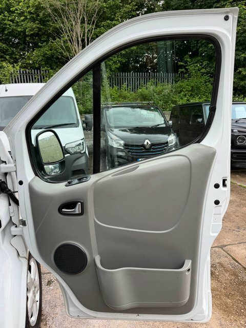Vauxhall Vivaro 2.0 Low Miles Silver #40