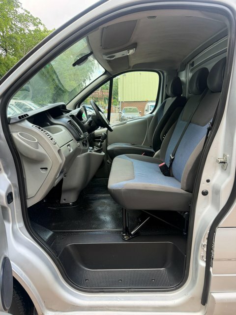 Renault Trafic White #28
