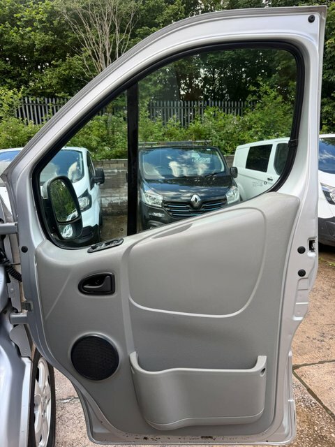 Renault Trafic White #31