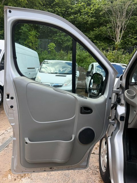 Renault Trafic White #32