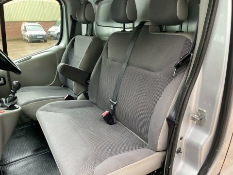 Vauxhall Vivaro Panel Van 2.0 Cdti 2700 Panel Van Tecshift Swb White #31