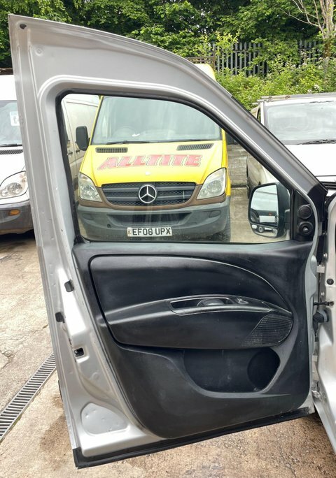 Vauxhall Combo 1.6 Cdti 2300 16V Fwd L2 H1 Ss White #27