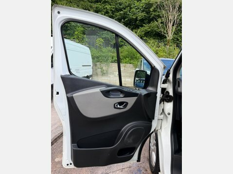 Renault Trafic Sl28 Energy Dci 120 Sport Nav Van Silver #67