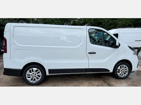 Renault Trafic Sl28 Energy Dci 120 Sport Nav Van Silver #41