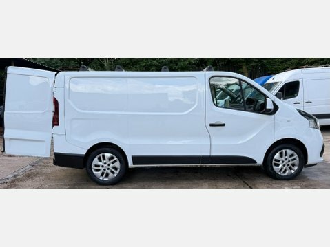 Renault Trafic Sl28 Energy Dci 120 Sport Nav Van Silver #40