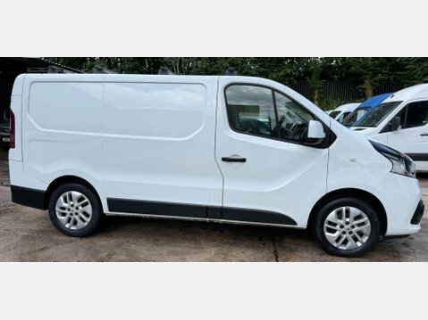 Renault Trafic Sl28 Energy Dci 120 Sport Nav Van Silver #39