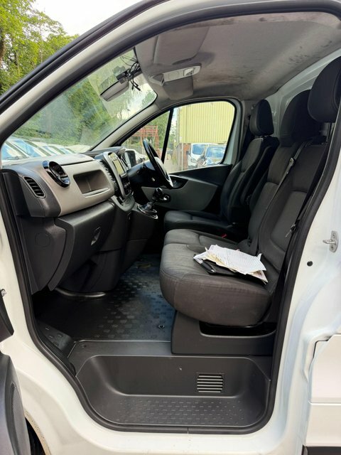 Renault Trafic Sl28 Energy Dci 120 Sport Nav Van Silver #33