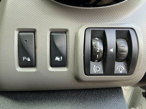 Renault Trafic Sl28 Energy Dci 120 Sport Nav Van Silver #60