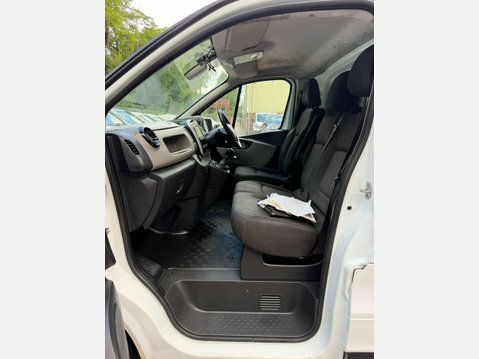 Renault Trafic Sl28 Energy Dci 120 Sport Nav Van Silver #68