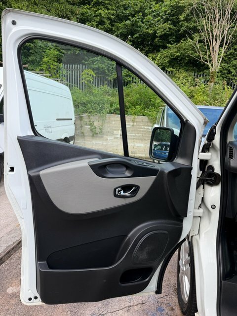 Renault Trafic Sl28 Energy Dci 120 Sport Nav Van Silver #32