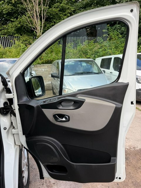 Renault Trafic Sl28 Energy Dci 120 Sport Nav Van Silver #24