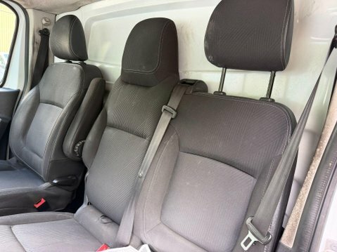 Renault Trafic Sl28 Energy Dci 120 Sport Nav Van Silver #69