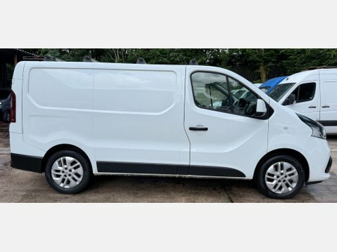 Renault Trafic Sl28 Energy Dci 120 Sport Nav Van Silver #42