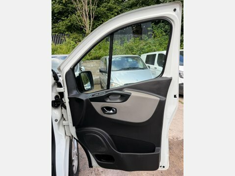 Renault Trafic Sl28 Energy Dci 120 Sport Nav Van Silver #59