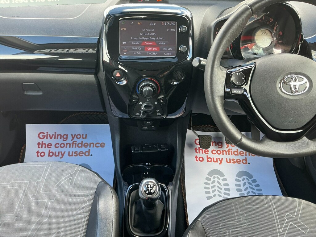 Toyota Aygo 1.0 Vvt-i X-cite FL64CCO Orange #5
