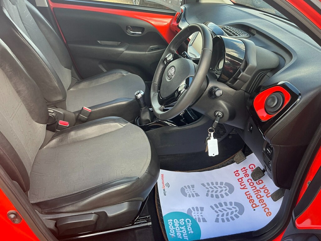Toyota Aygo 1.0 Vvt-i X-cite FL64CCO Orange #3
