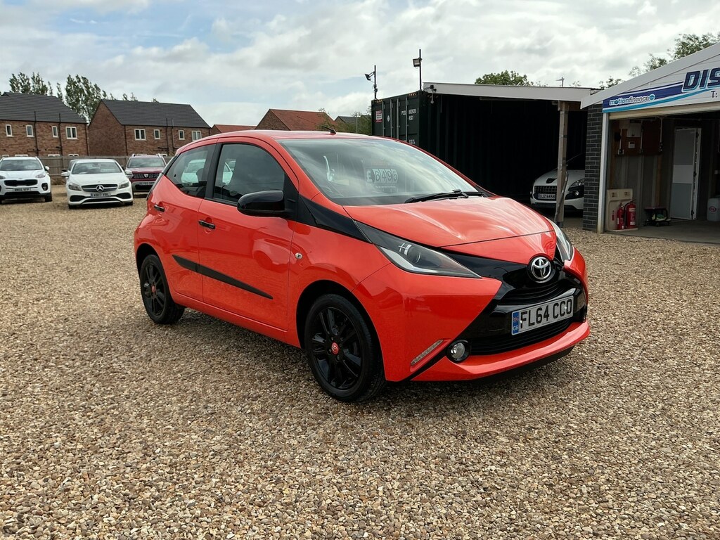 Toyota Aygo 1.0 Vvt-i X-cite FL64CCO Orange #2