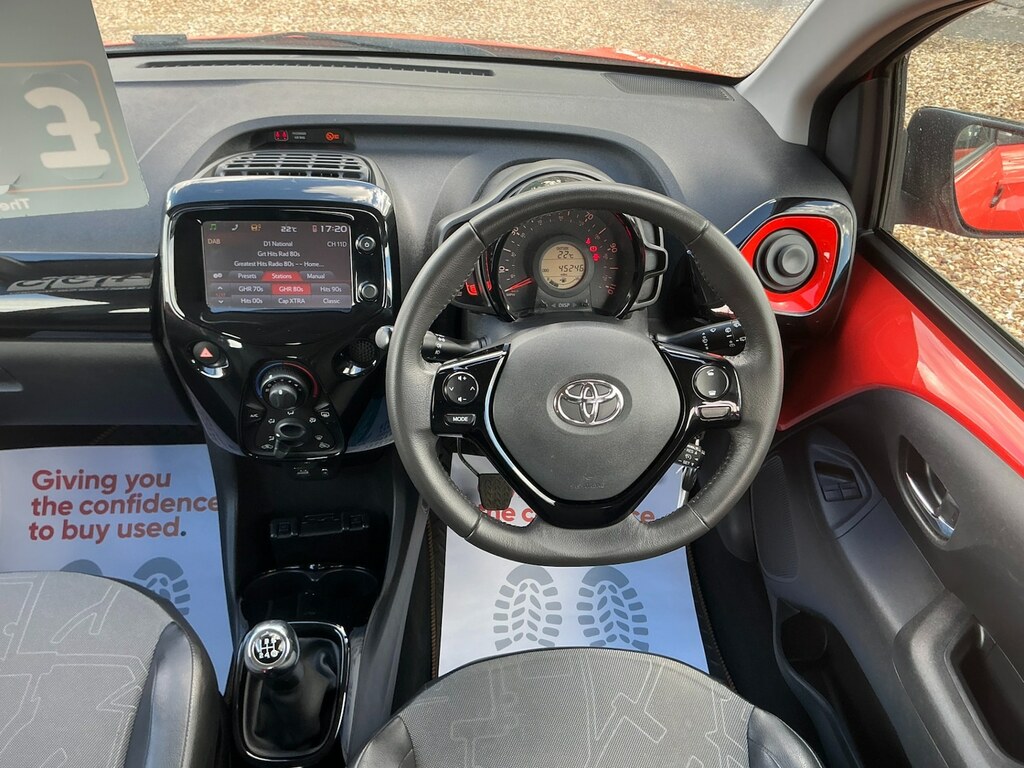 Toyota Aygo 1.0 Vvt-i X-cite FL64CCO Orange #4