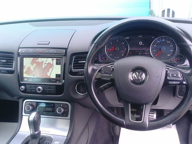 Volkswagen Touareg 3.0 V6 R-line Tdi Bluemotion Technology 259 Bhp Black #19
