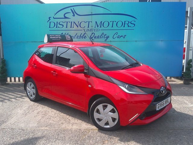 Toyota Aygo Vvt-i X-play Hatchback GV66MHL Red #2