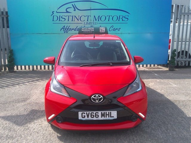 Toyota Aygo Vvt-i X-play Hatchback GV66MHL Red #3